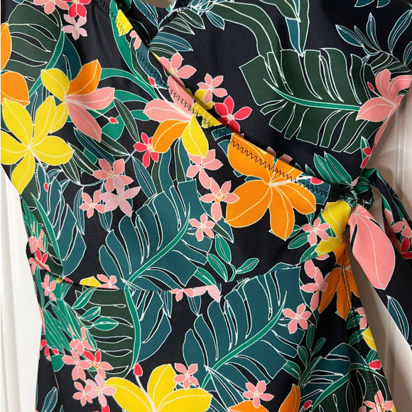 New Old Navy One-piece Swimsuit w/Skirt in Green Multicolor Print Size Medium - Picture 2 of 5